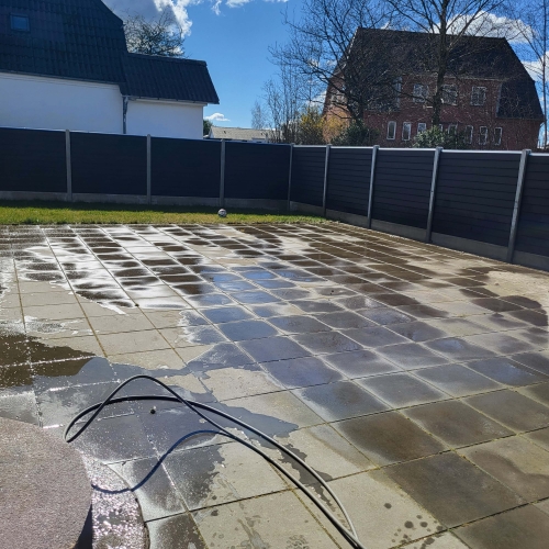 fliserensning af baghave terrasse