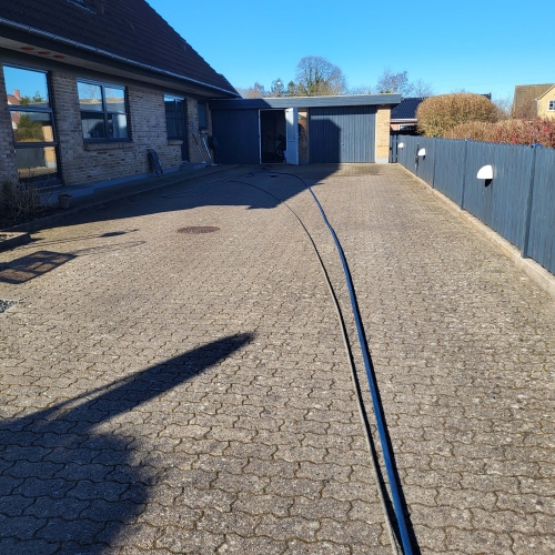 fliserensning af indkørsel i Esbjerg