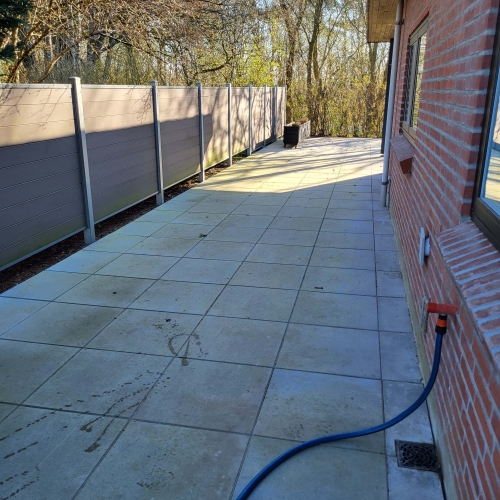 Fliserensning af terrasse i Sønderborg