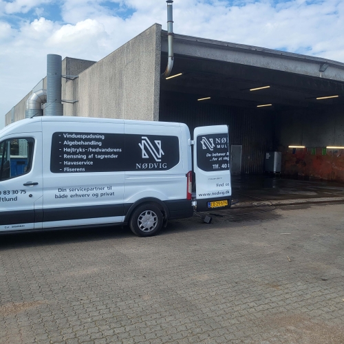 fliserensning servicebil i Fredericia