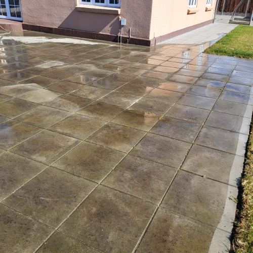 Fliserensning af terrasse