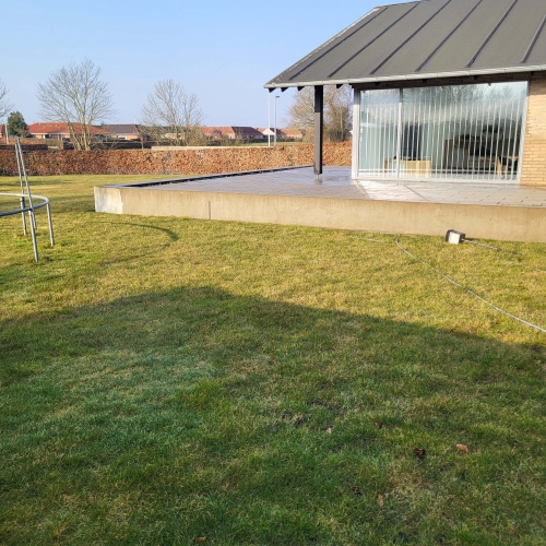fliserensning af terrasse med udsigt