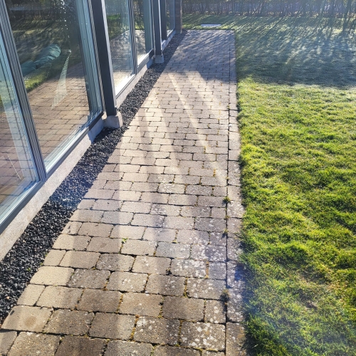 fliserensning af terrassekant i Sønderborg