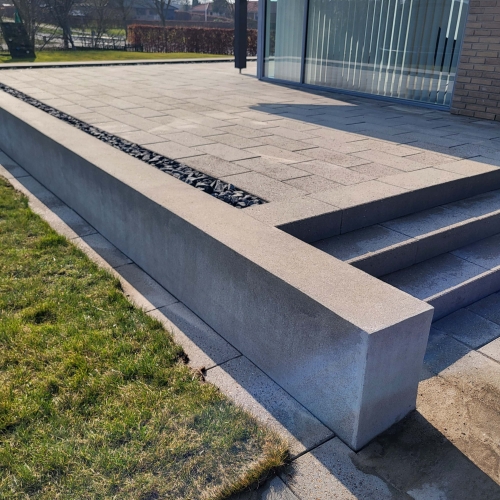 ren terrasse med betonkanter