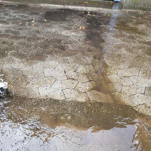 rensning af fliser foran garage