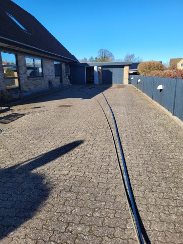 fliserensning af indkørsel i Esbjerg