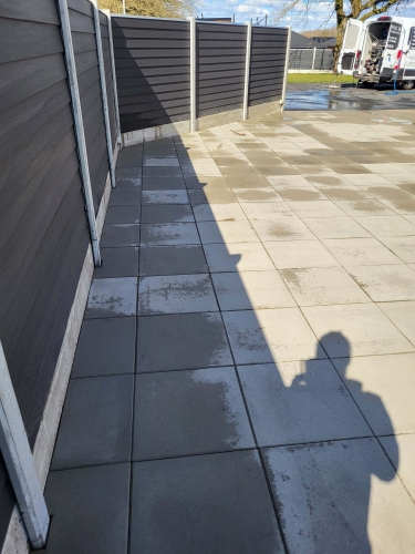 Fliserensning af terrasse i Fredericia