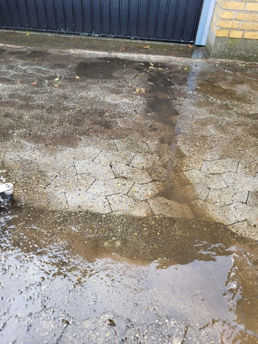 rensning af fliser foran garage