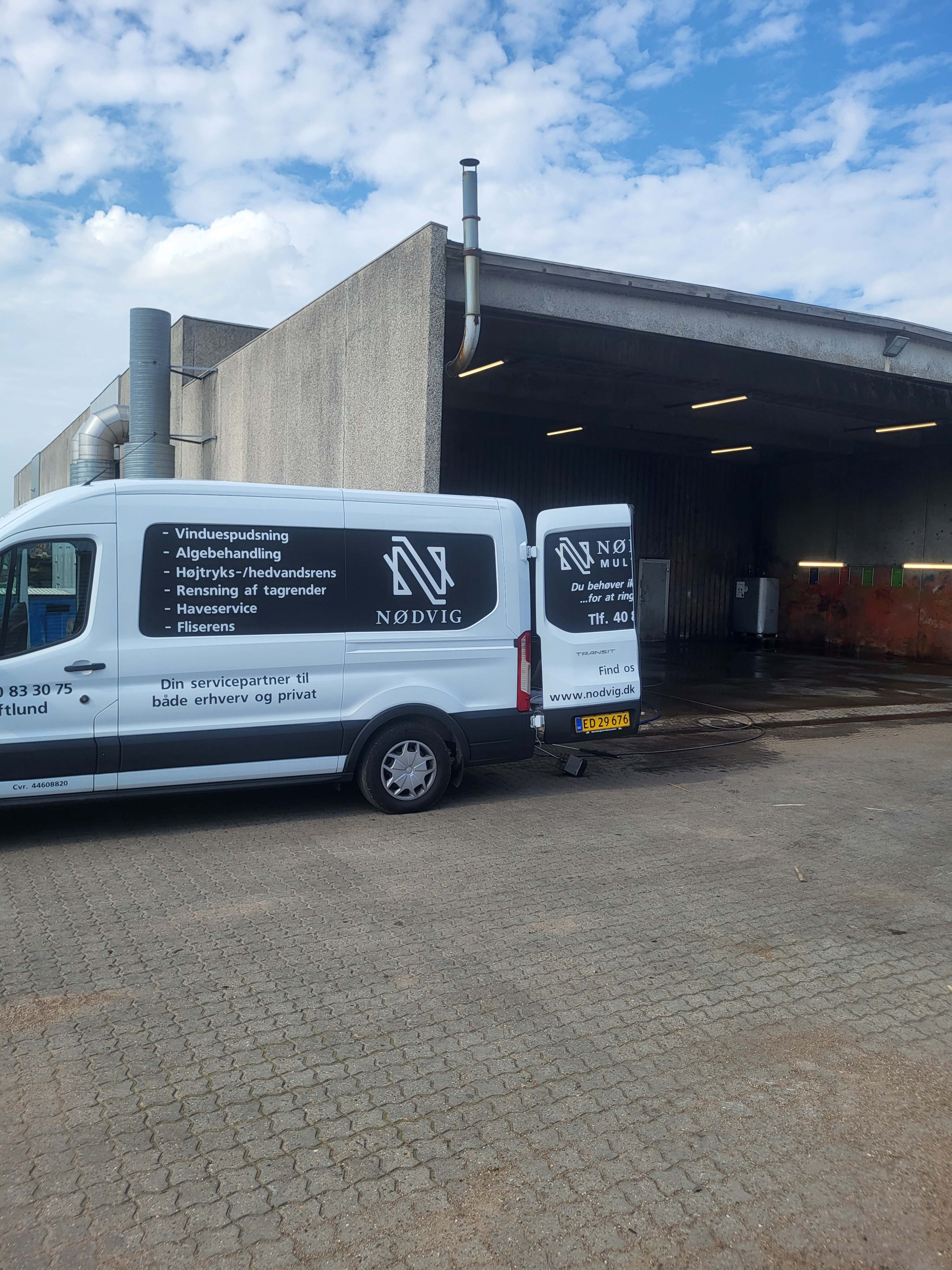 fliserensning servicebil i Fredericia